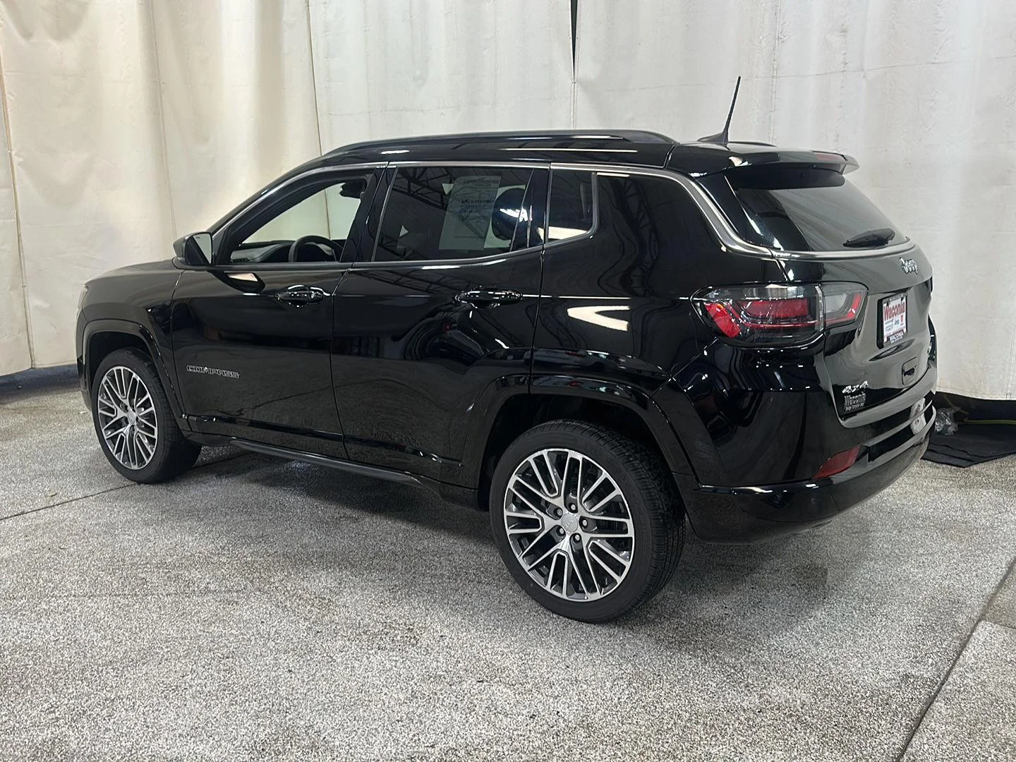 Certified Used 2023 Diamond Black Crystal Pearlcoat Jeep Limited image 3