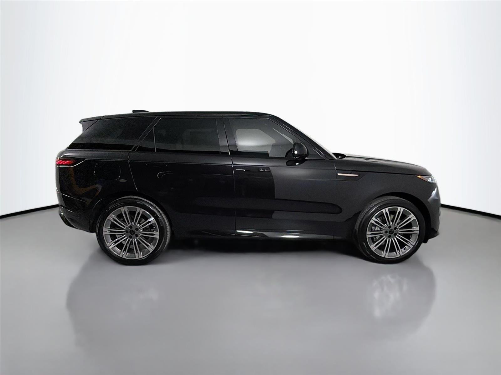 New 2026 Santorini Black LAND ROVER Dynamic SE image 4