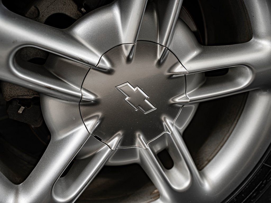 Used 2004 Ultra Violet Metallic Chevrolet  image 8