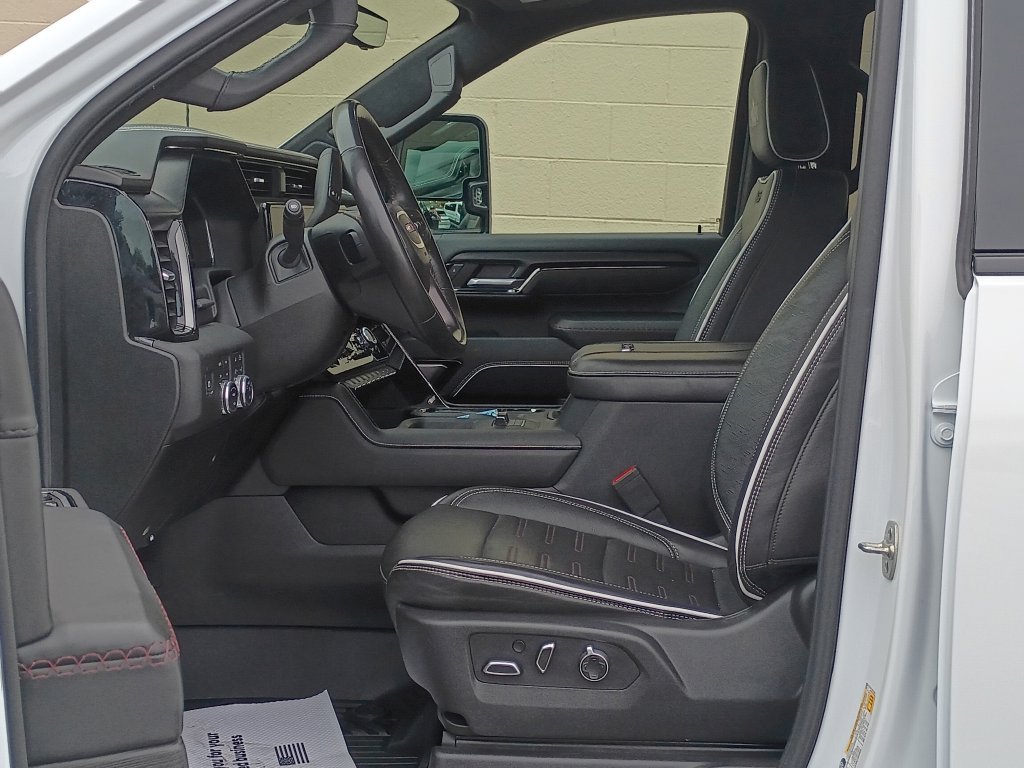 Used 2025 White GMC AT4X image 16