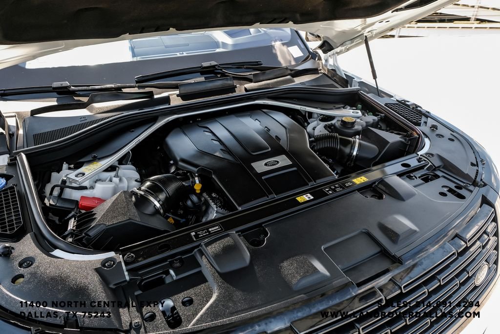 Used 2022 White Land Rover SE image 45