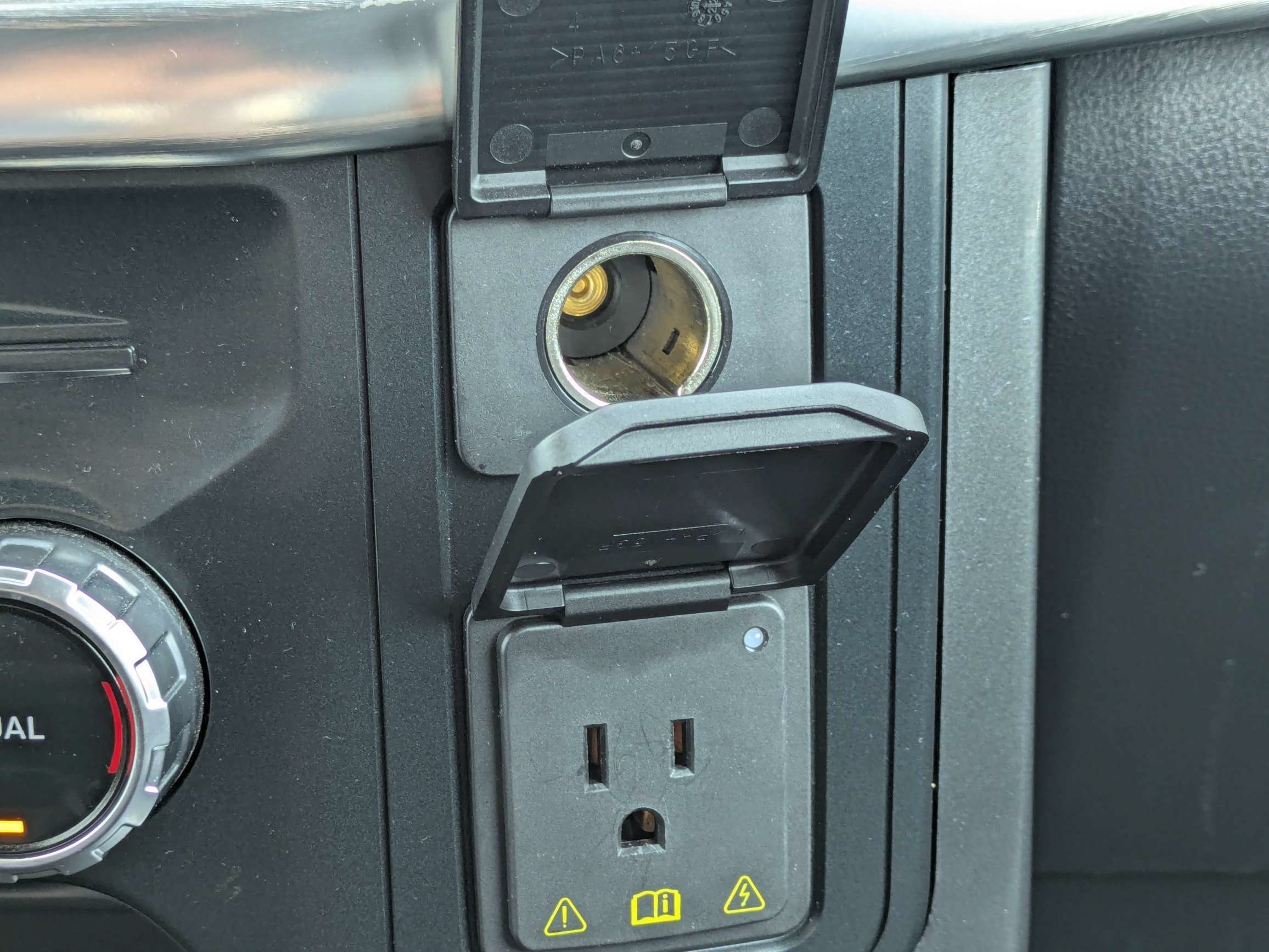 Used 2023 Silver Metallic Ford LARIAT image 26