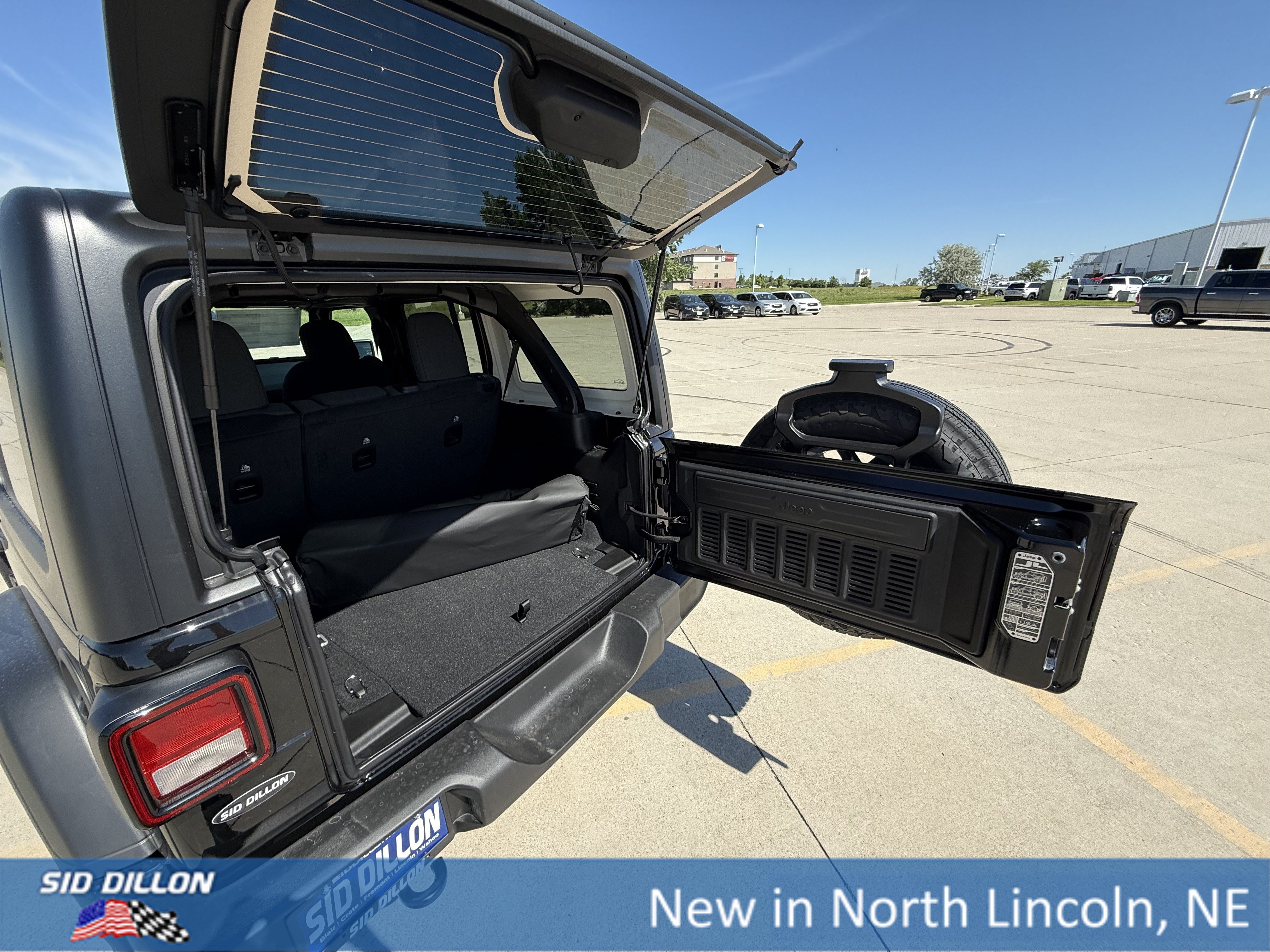 New 2026 Black Clear-Coat Exterior Paint Jeep 4-Door Sport S 4x4 image 7