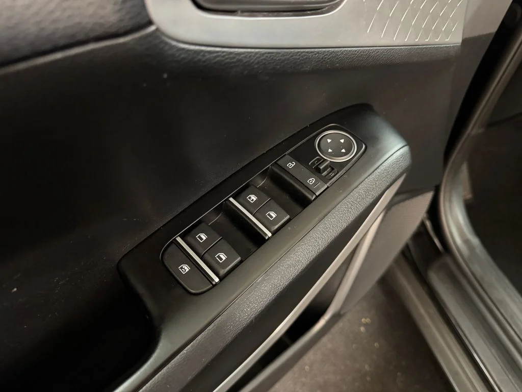 Used 2025 Black Kia LX image 23