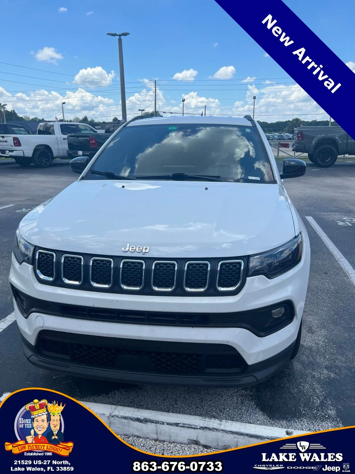 Used 2023 White Jeep Latitude Lux image 6