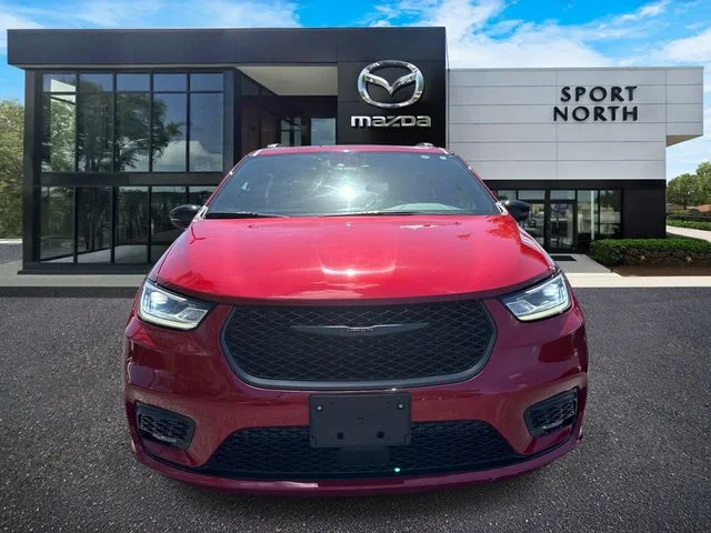 Used 2025 Red Chrysler Limited image 9