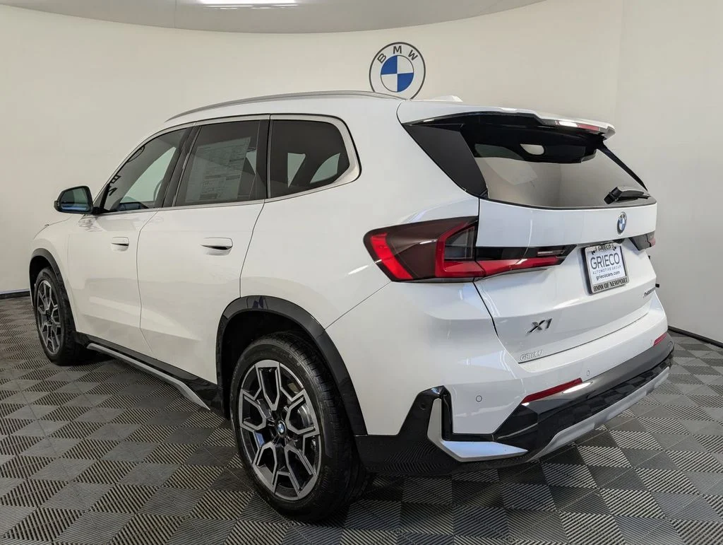 New 2027 Alpine White BMW  image 8