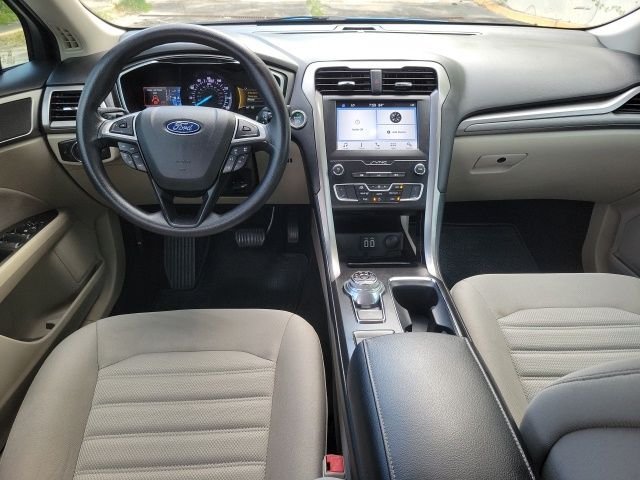 Used 2019 Blue Ford SE image 16