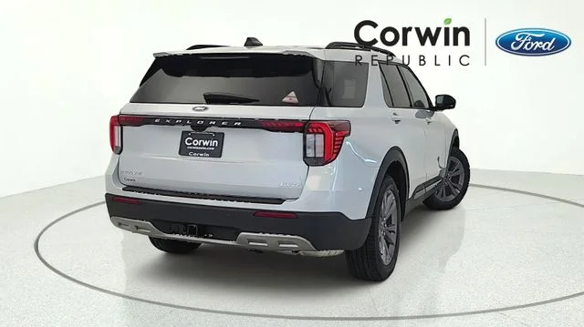 New 2026 Space White Metallic Ford Active image 37