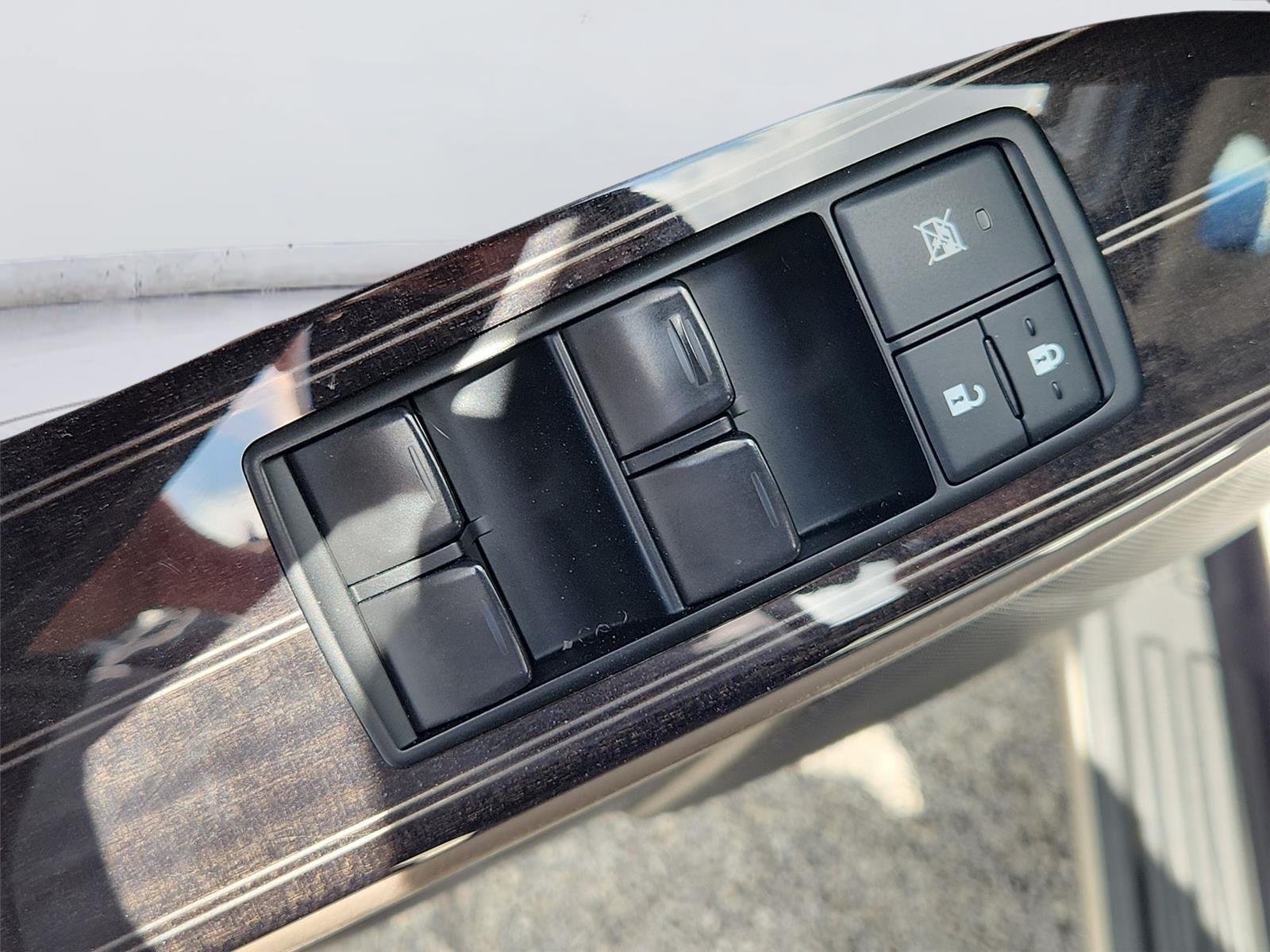 Used 2021 Silver Lexus GX 460 Premium image 24