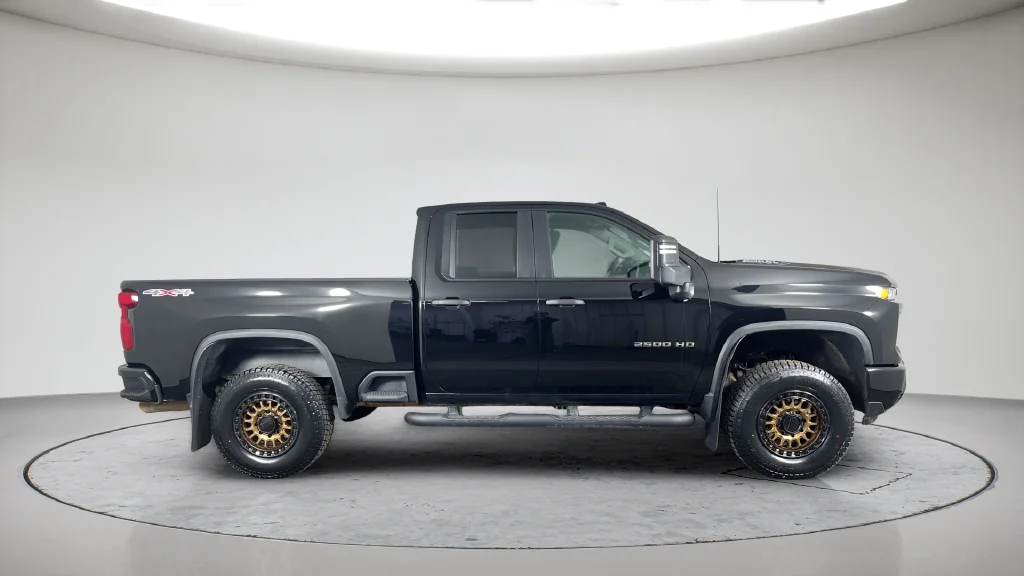 Used 2025 Black Chevrolet Custom image 7