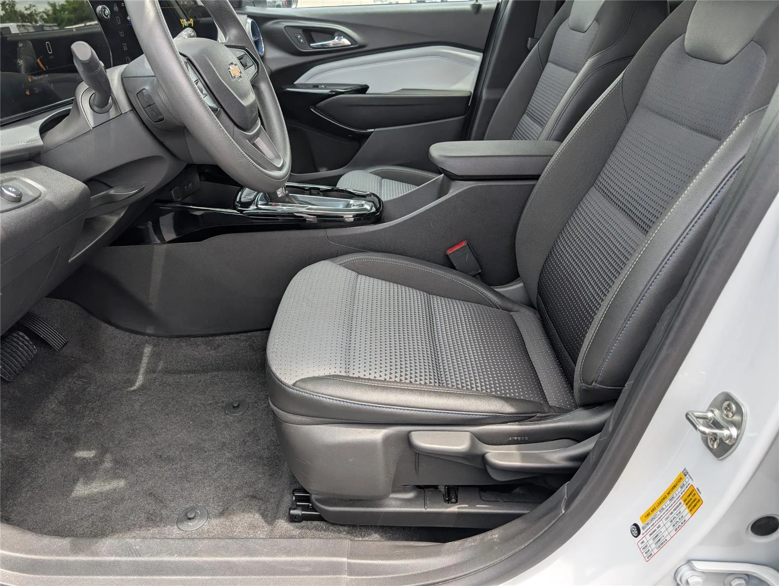 Used 2025 Summit White Chevrolet LT image 10