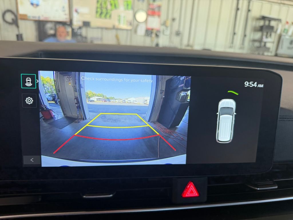 Used 2025 White Kia LXS image 22