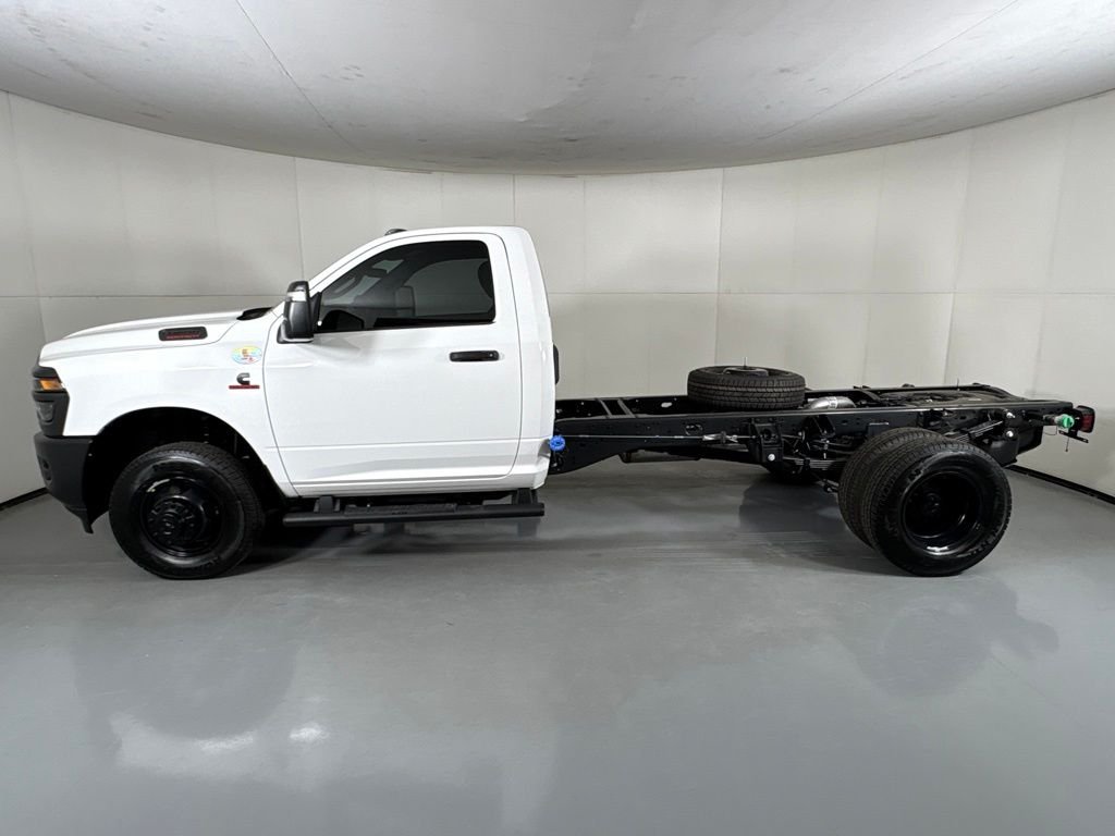 New 2026 Bright White Clearcoat RAM Tradesman image 5