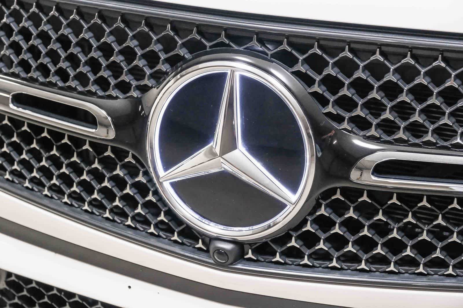 Used 2025 Polar White Mercedes-Benz GLC 350e image 13