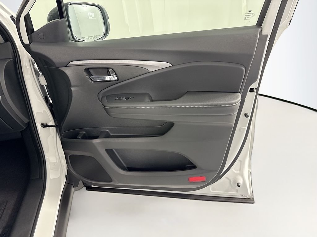 New 2026 Platinum White Pearl Honda RTL image 25