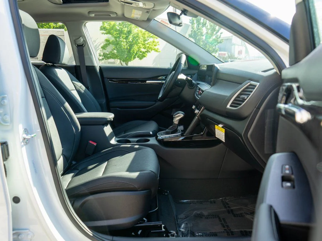 New 2026 Snow White Pearl Kia EX image 10