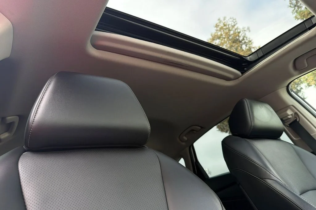 Used 2023 Platinum White Pearl Honda Touring image 18