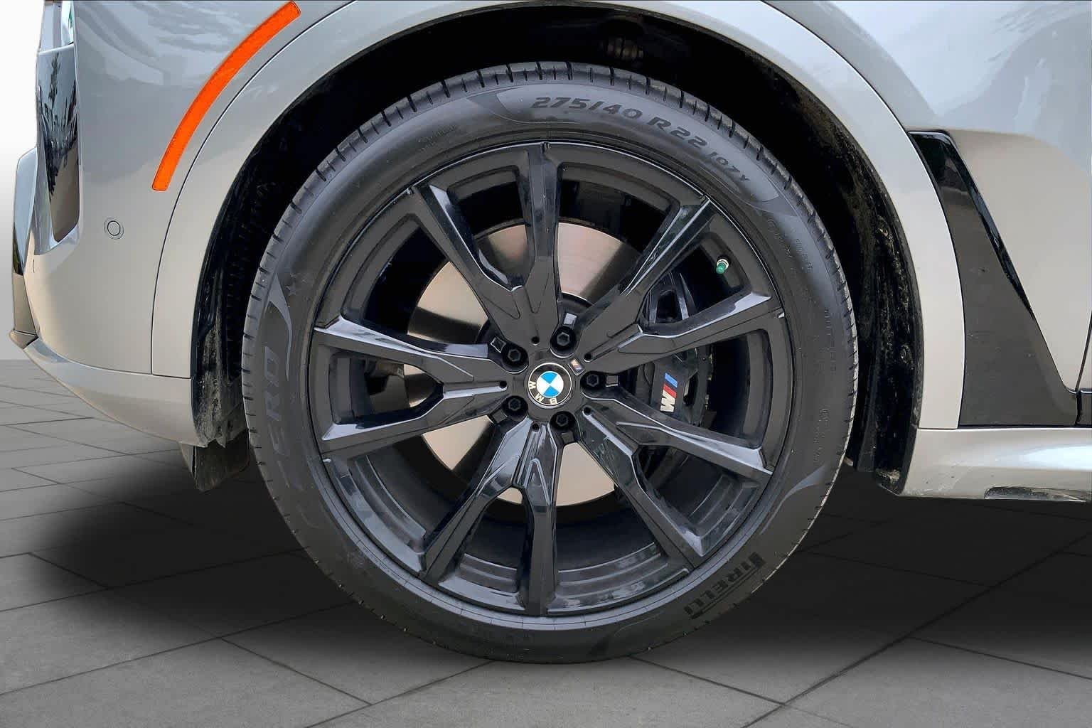 Used 2025 Skyscraper Grey Metallic BMW xDrive40i image 10