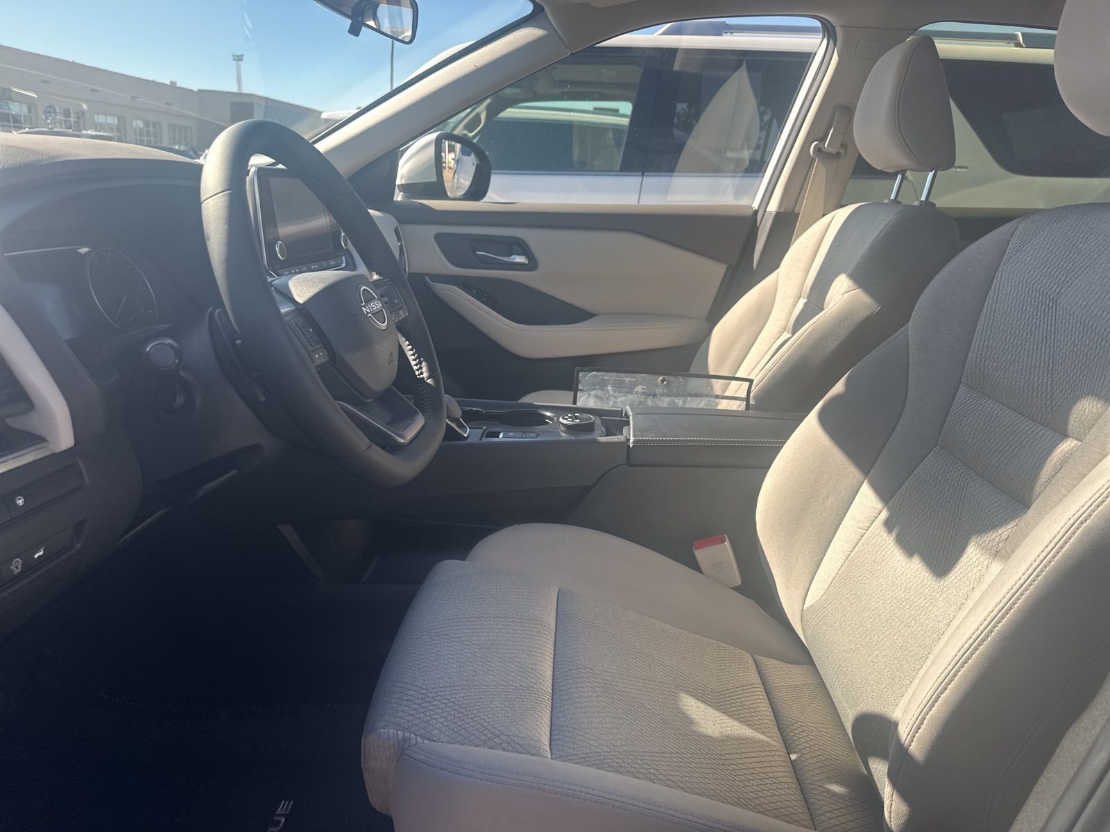 2025 Nissan Rogue SV - Photo 12