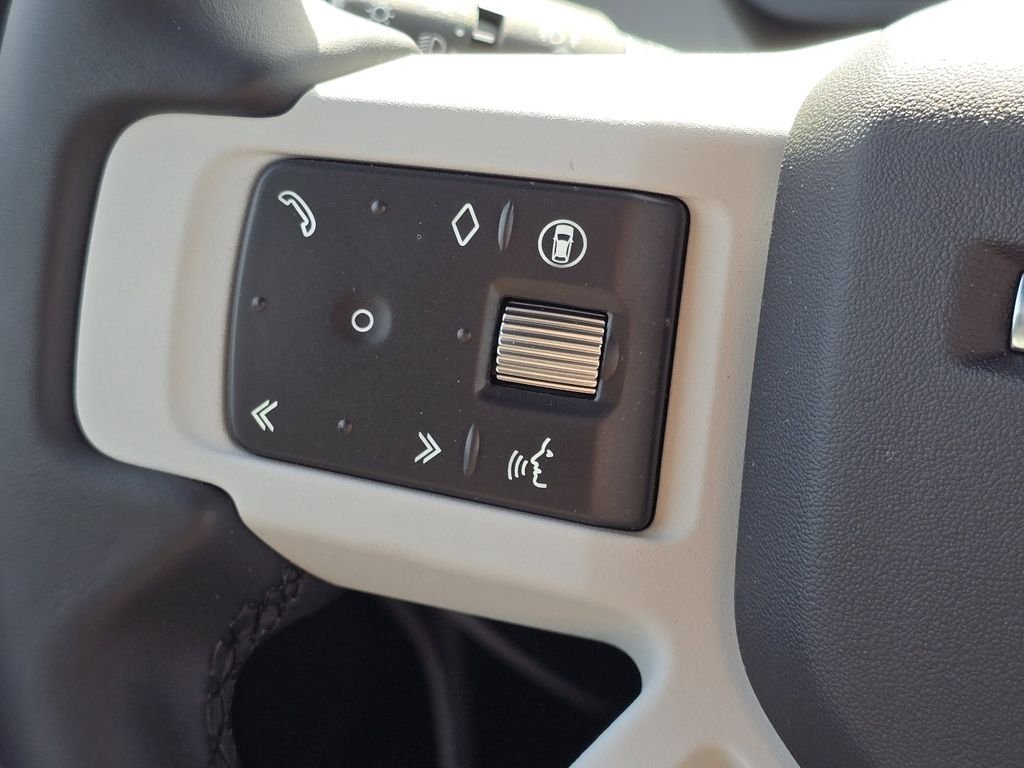 New 2026 Fuji White Land Rover X-Dynamic se image 15