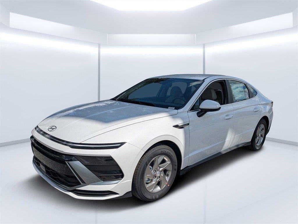 New 2026 White Hyundai SE image 7