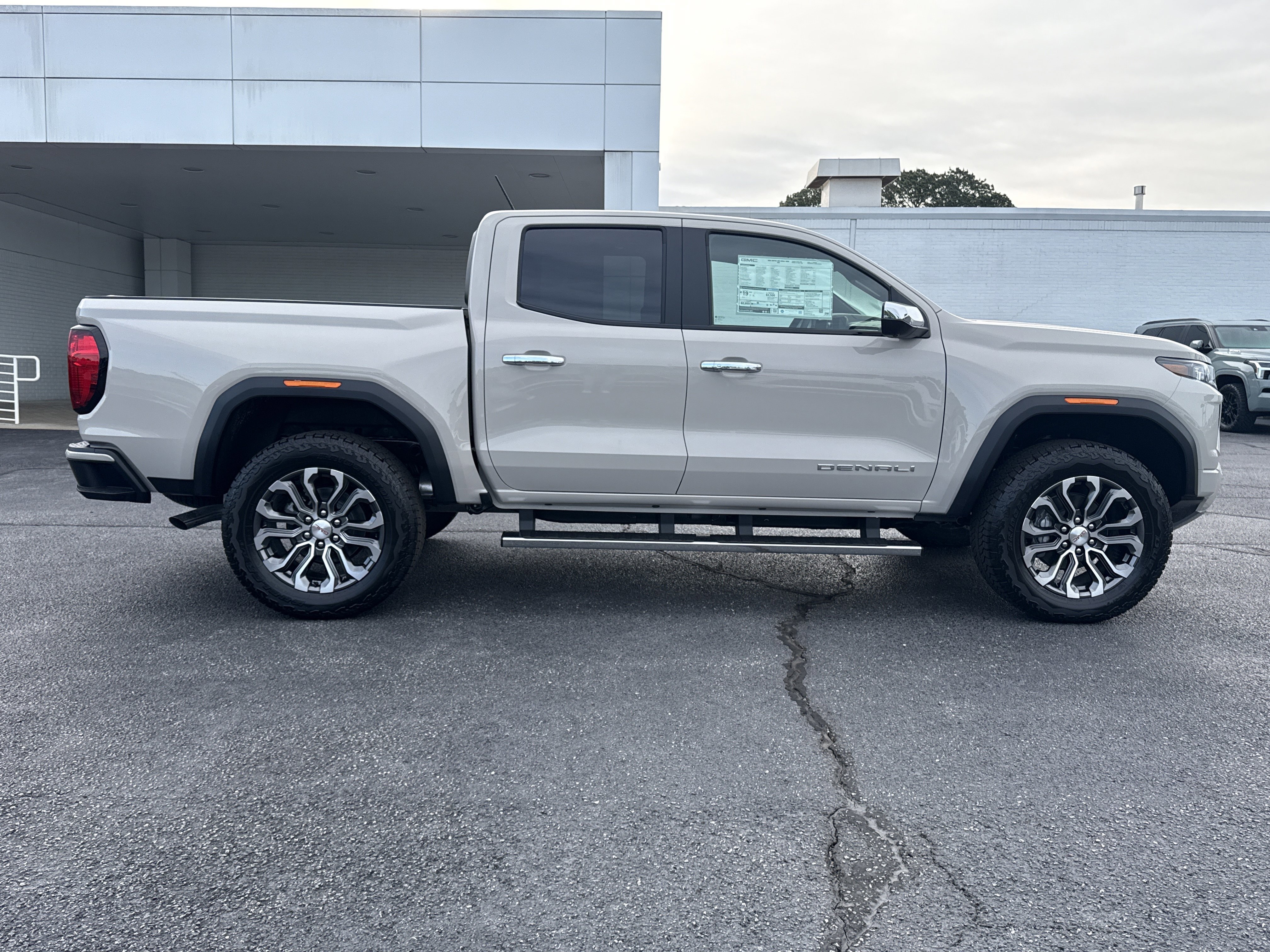 2026 GMC Canyon Denali - Photo 2
