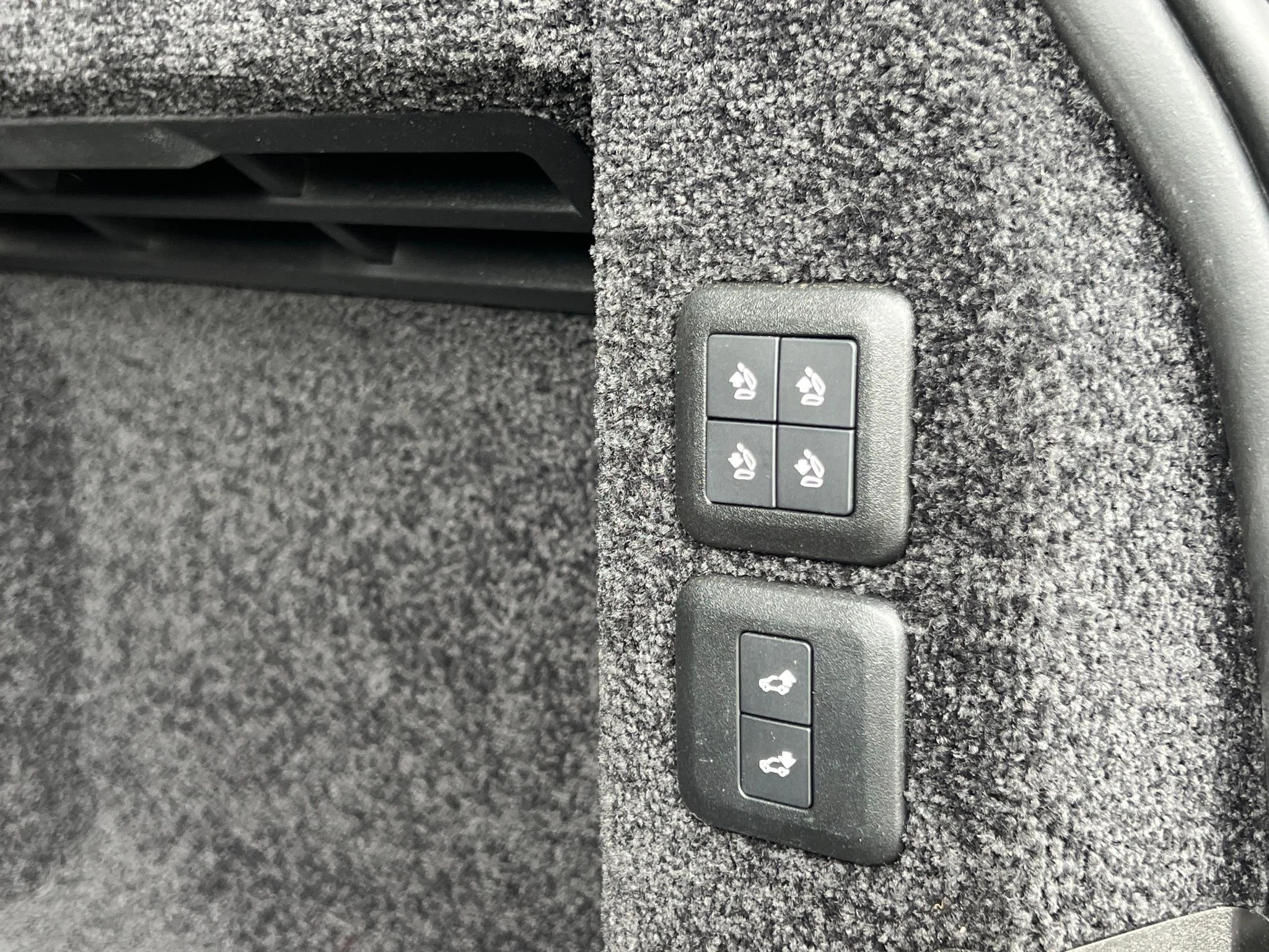 Used 2020 Gray Land Rover HSE image 29