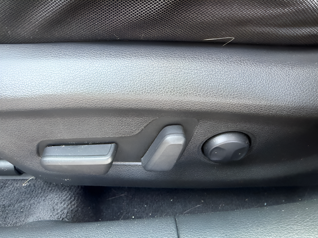 Used 2018 Silver Hyundai Base image 10