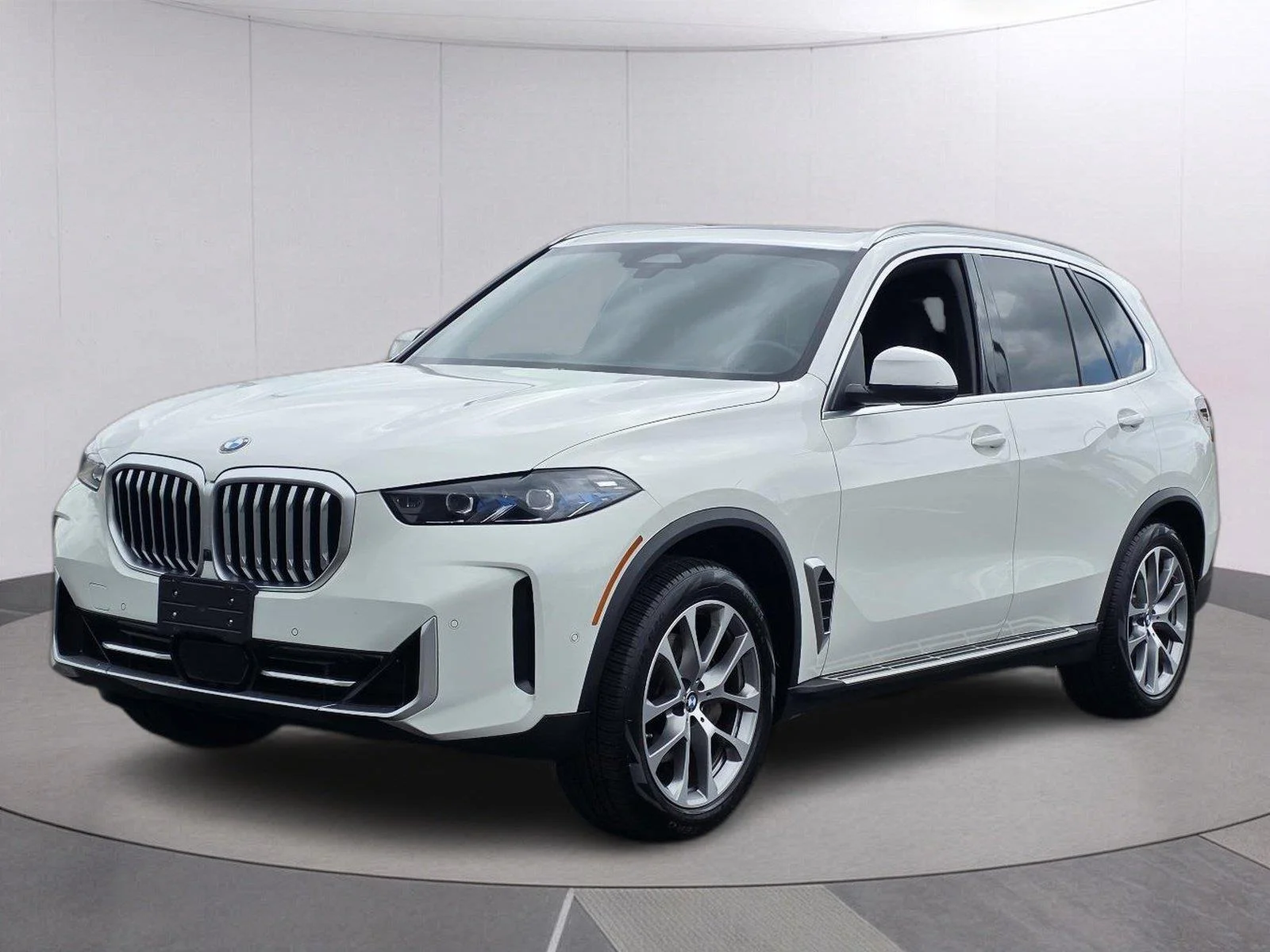 Used 2026  BMW sDrive40i image 1
