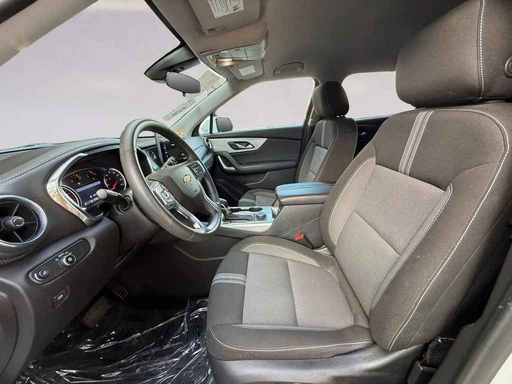 Used 2025 White Chevrolet LT image 10