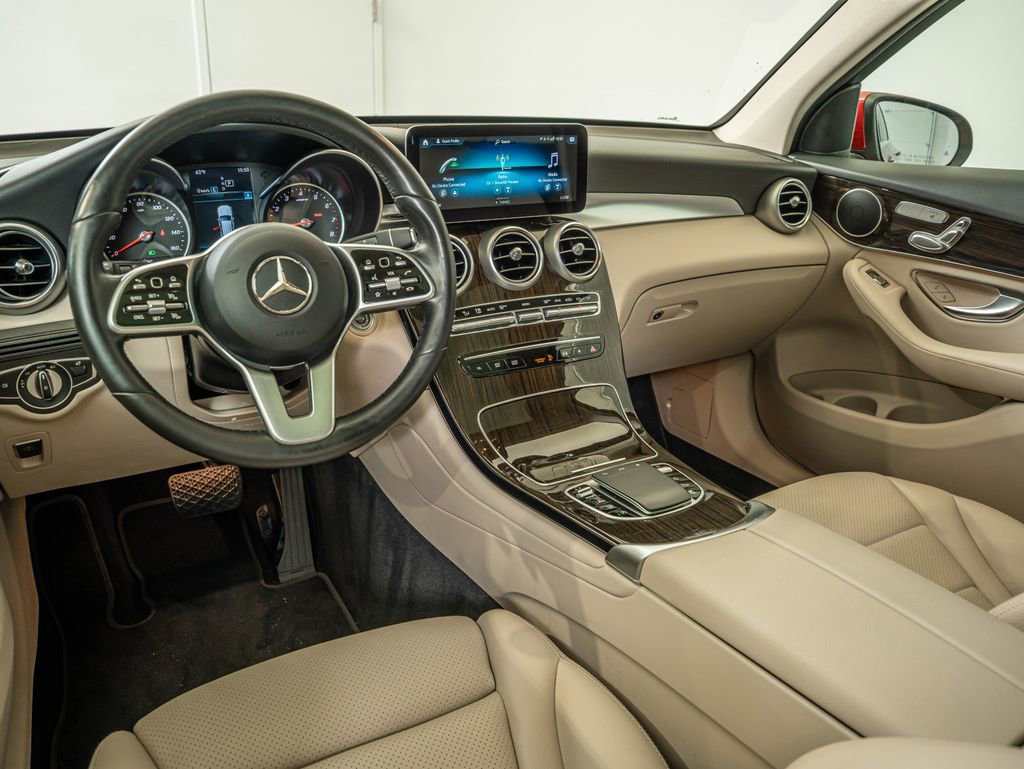 Used 2022 Manufaktur Cardinal Red Metallic Mercedes-Benz GLC 300 image 30