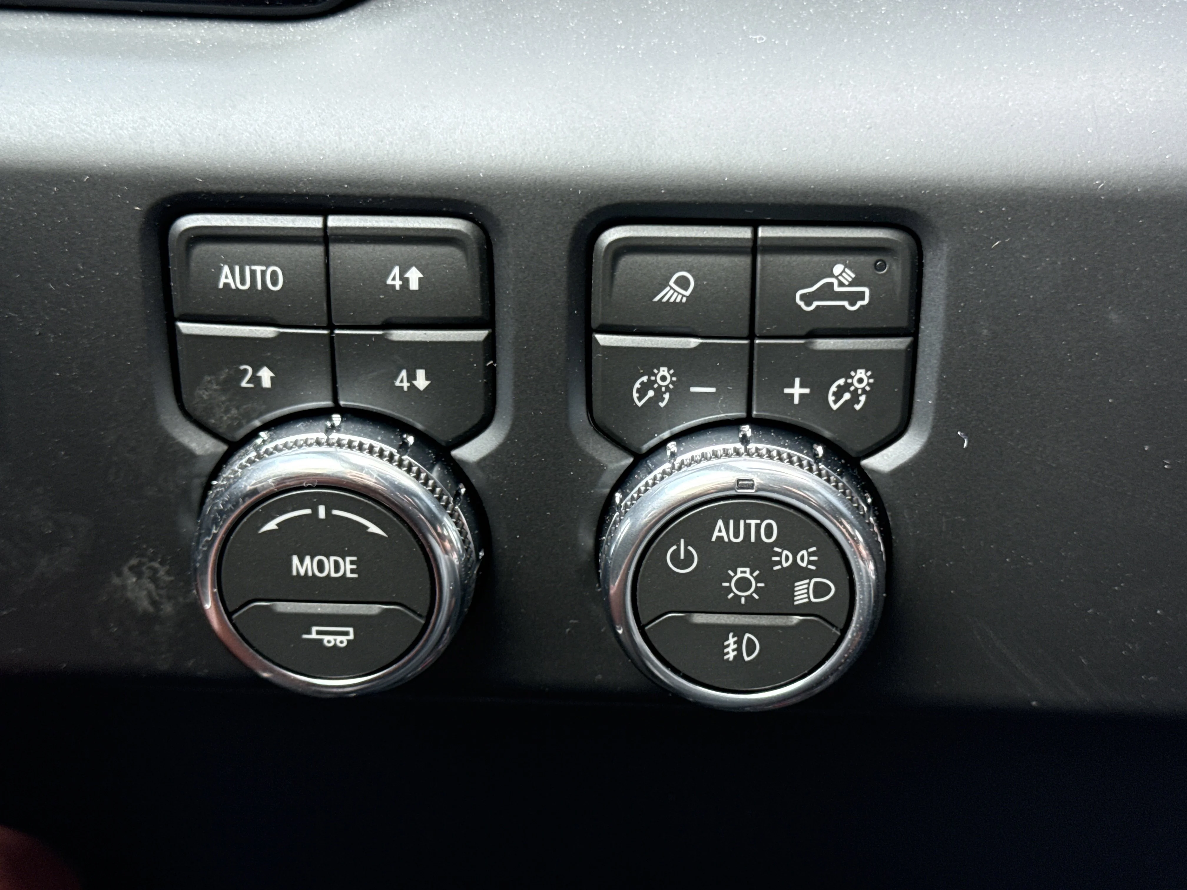 New 2026 Glacier White Tricoat GMC Denali Ultimate 4WD image 25