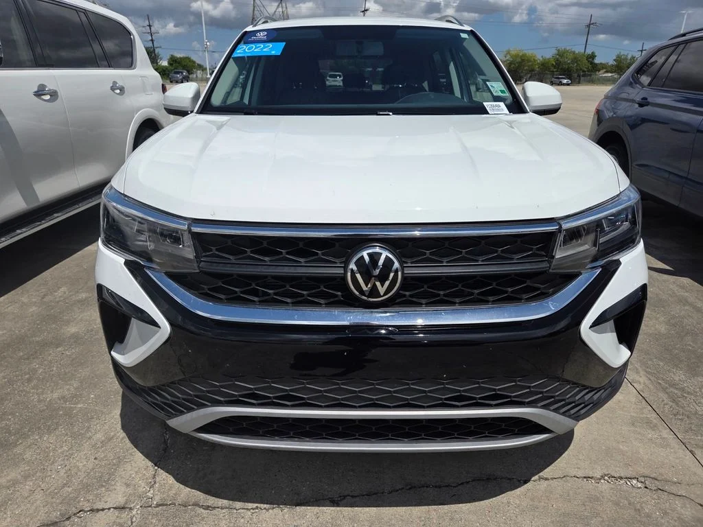 Certified Used 2022 White Volkswagen 1.5T SE image 2