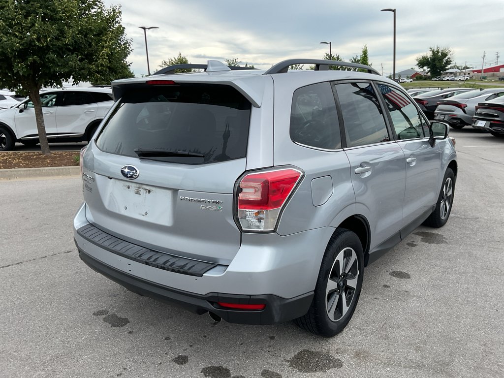 Used 2017 Ice Silver Metallic Subaru Limited image 10