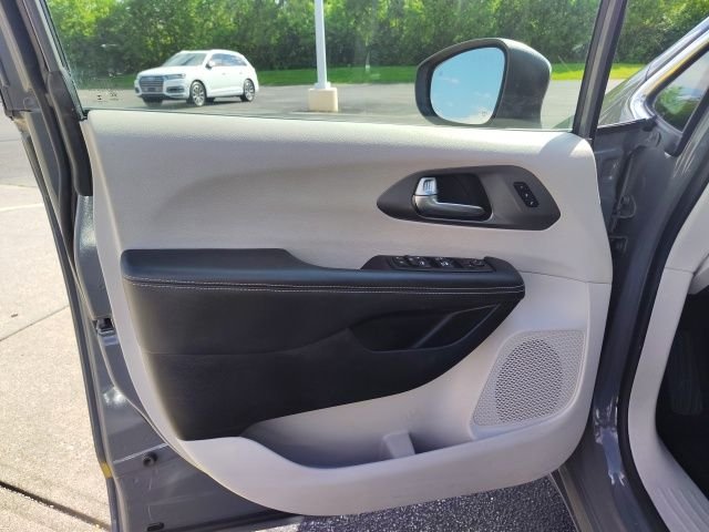 Used 2023 White Chrysler Touring L image 12