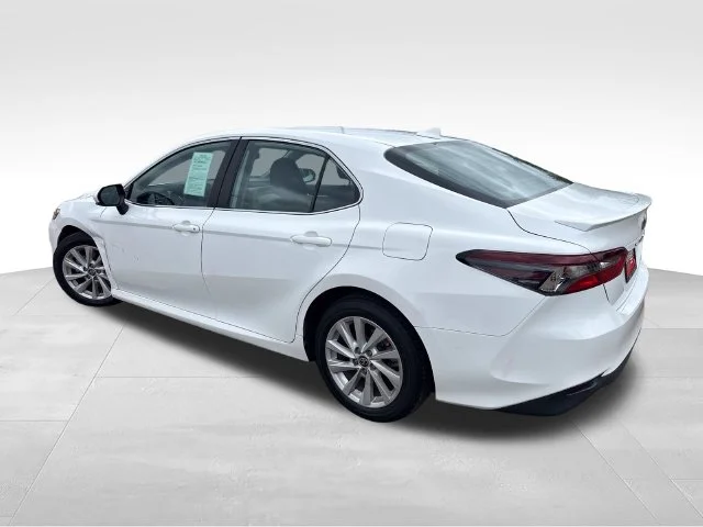 Used 2022 White Toyota LE image 5