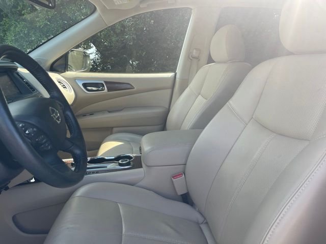 Used 2019 White Nissan Platinum image 12