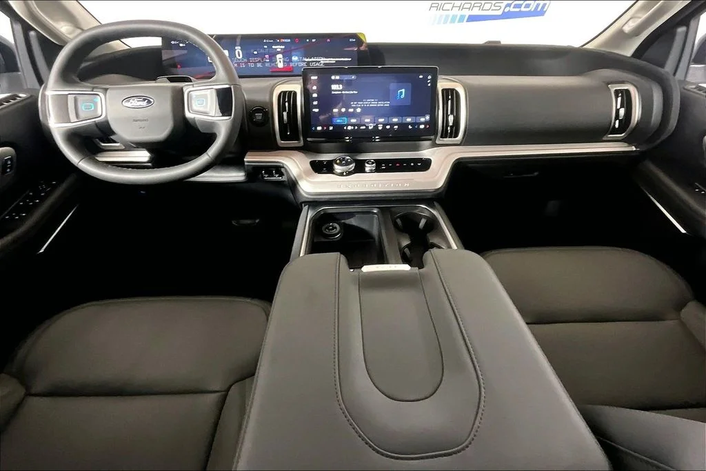 New 2026 Oxford White Ford Active image 5