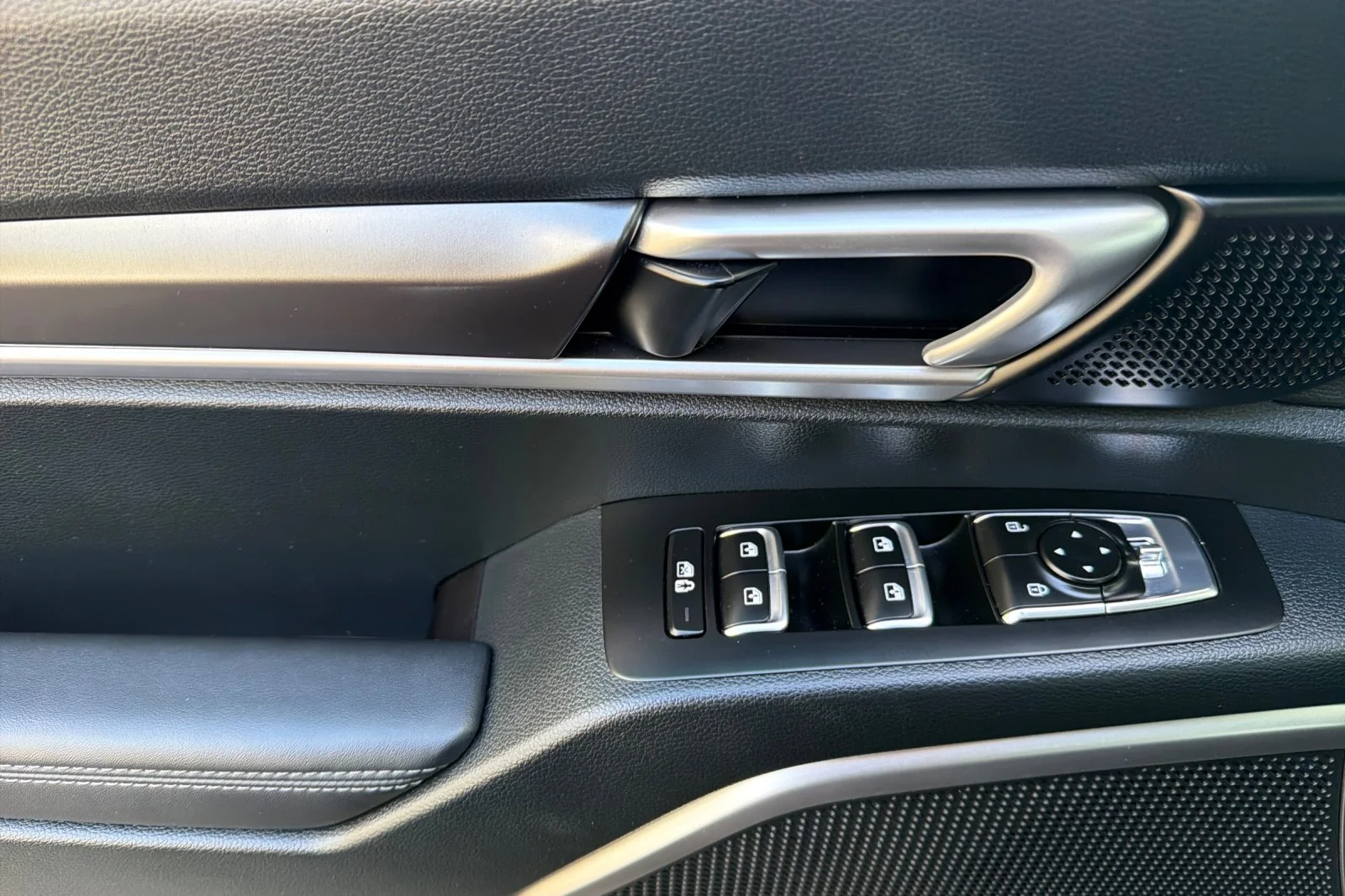 Used 2025 Ebony Black Kia S image 11