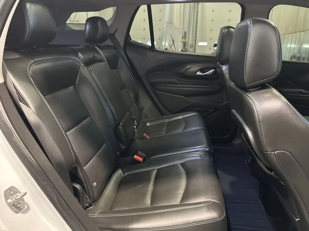 Used 2023 White GMC SLT image 33