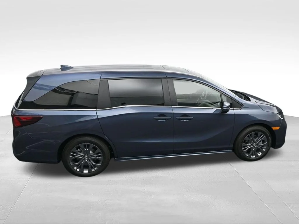 New 2026 Smoke Blue Pearl Honda Touring image 16