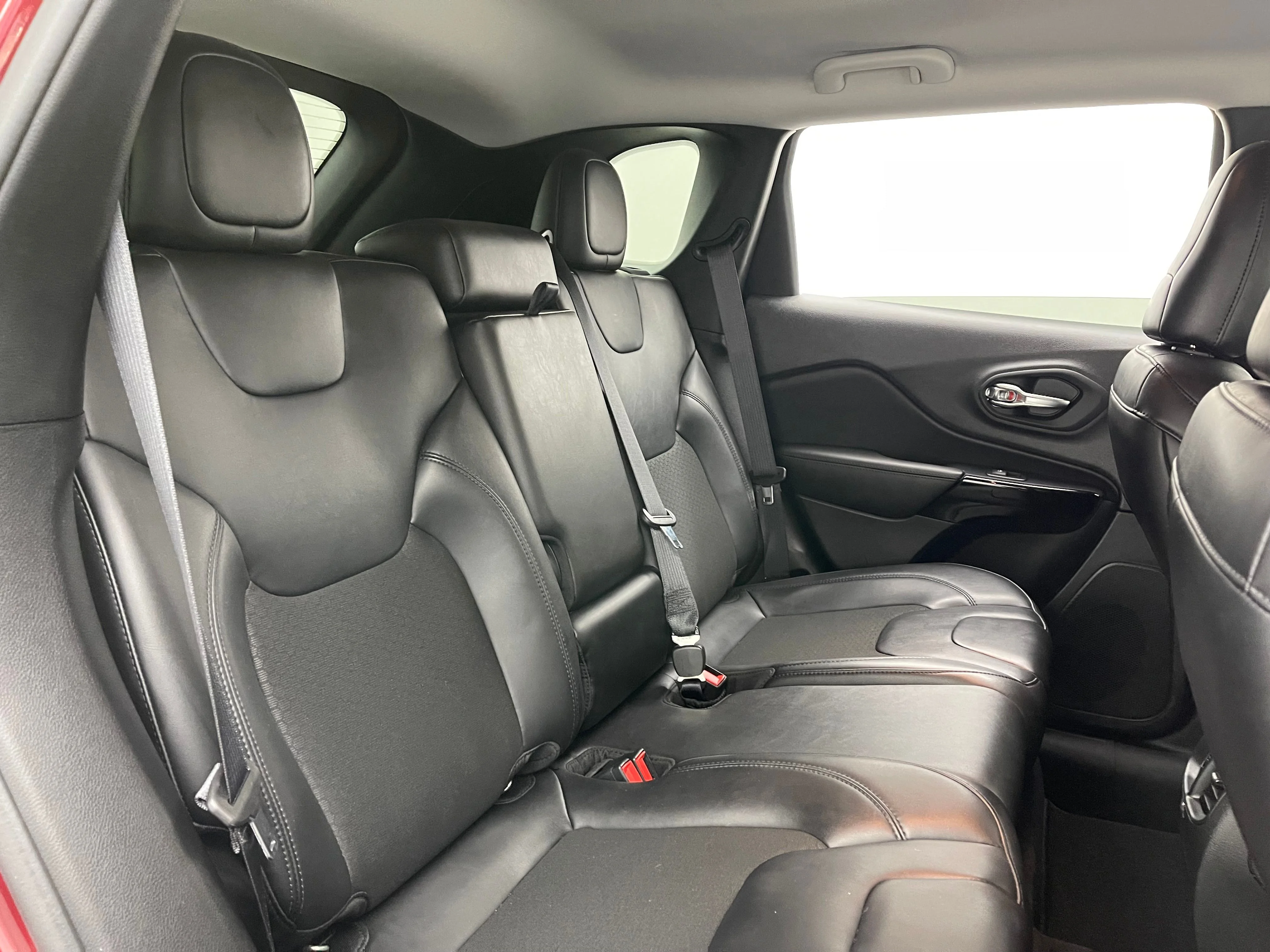 Used 2021 Velvet Red Pearlcoat Jeep Latitude Plus image 35