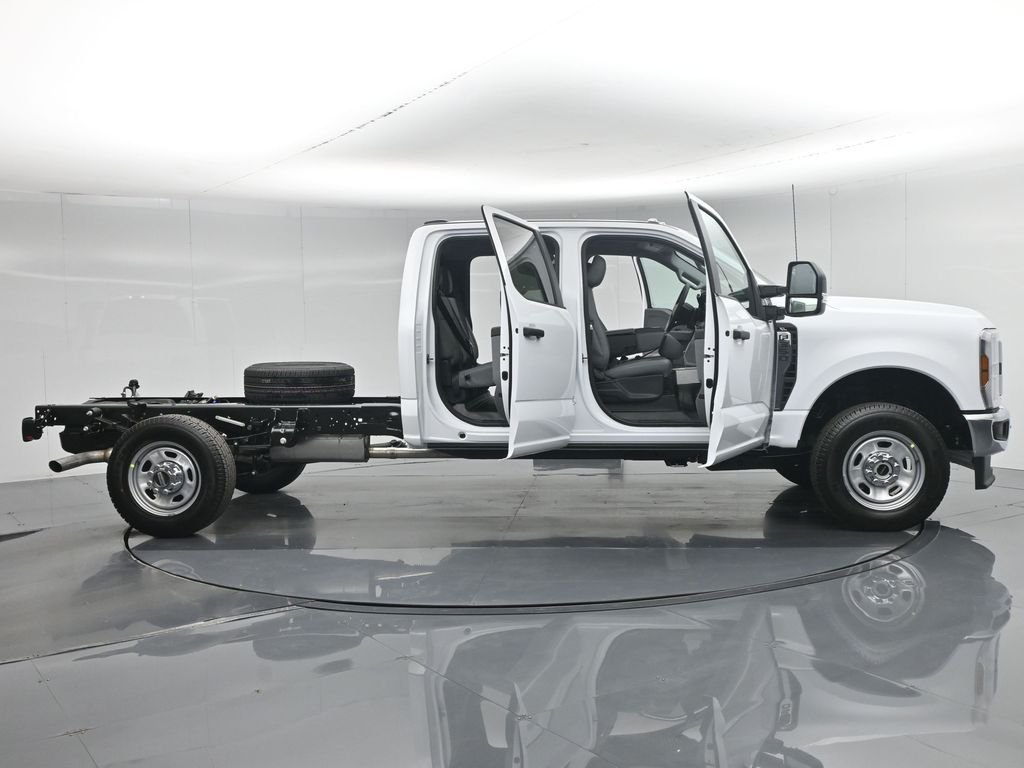 New 2026 Oxford White Ford XL image 4