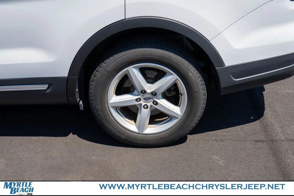 Used 2018 Oxford White Ford XLT image 12