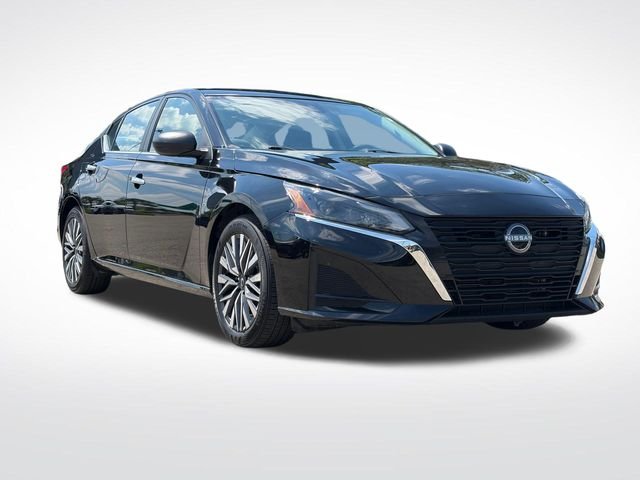 Used 2025 Super Black Nissan 2.5 SV image 1