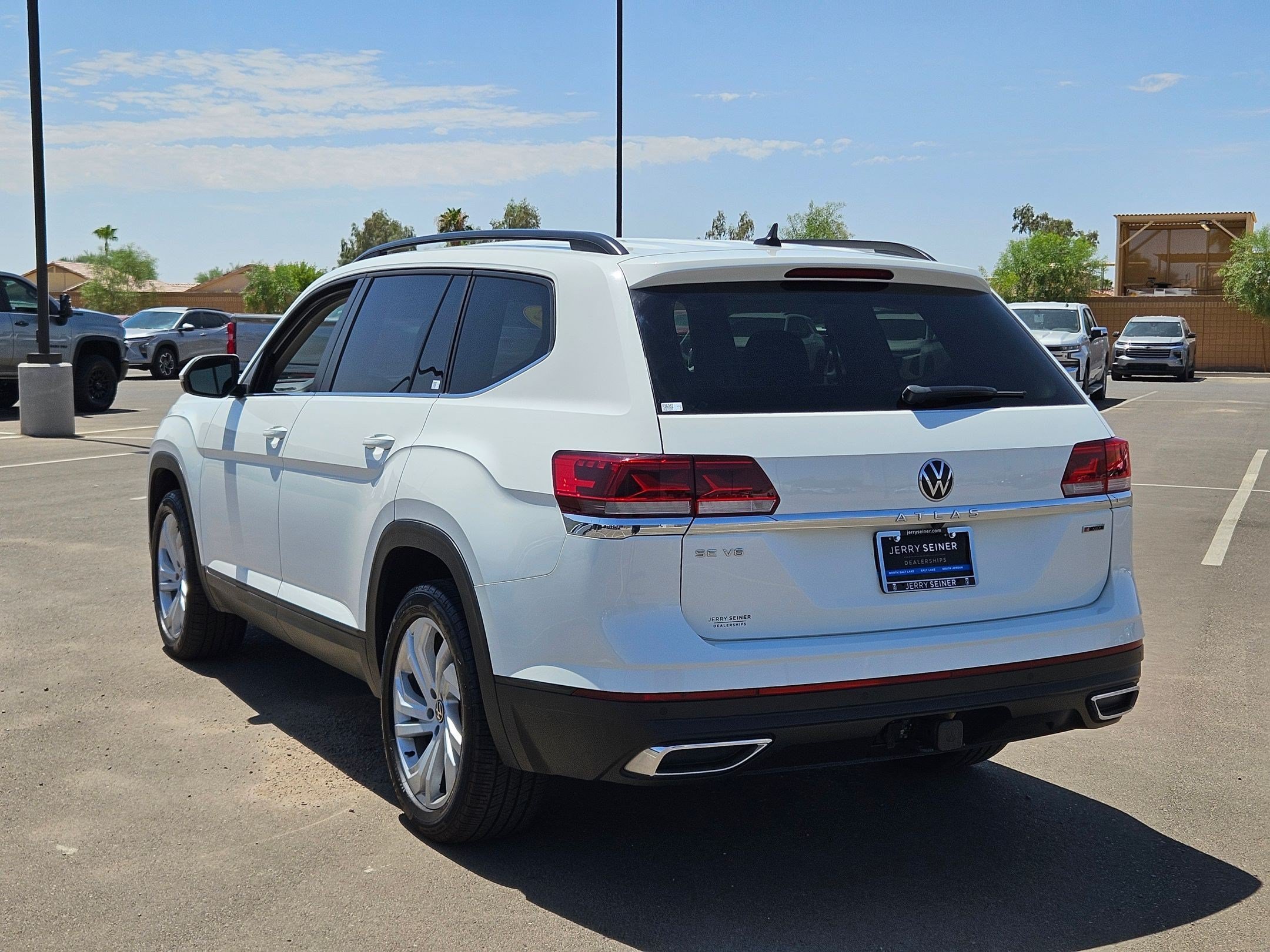 Used 2022 White Volkswagen 3.6L V6 SE w/Technology image 3