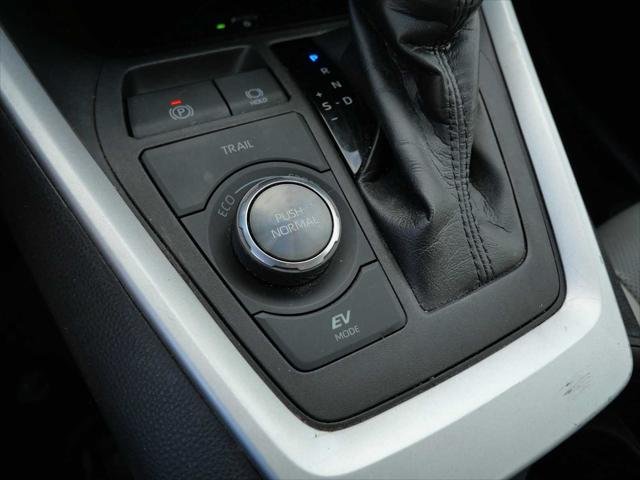 Certified Used 2021 SILVER SKY METALLIC Toyota  image 31