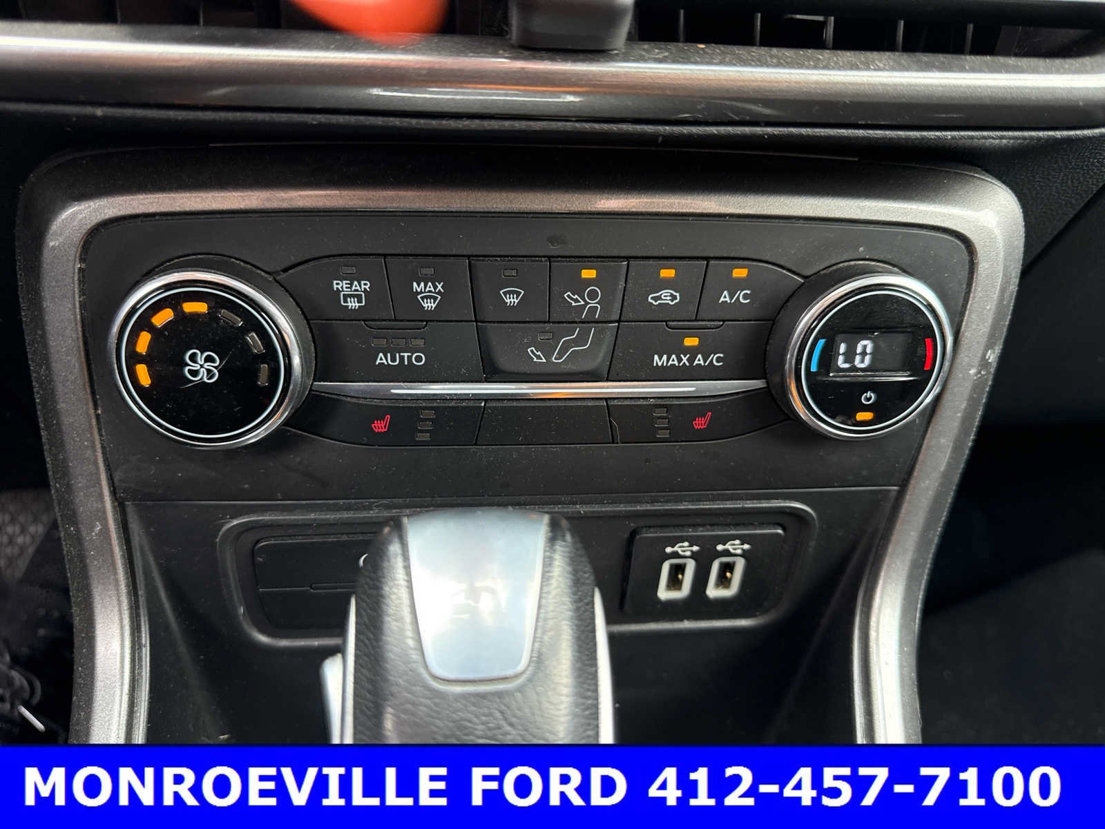Used 2019 Blue Candy Metallic Tinted Clearcoat Ford SE image 8
