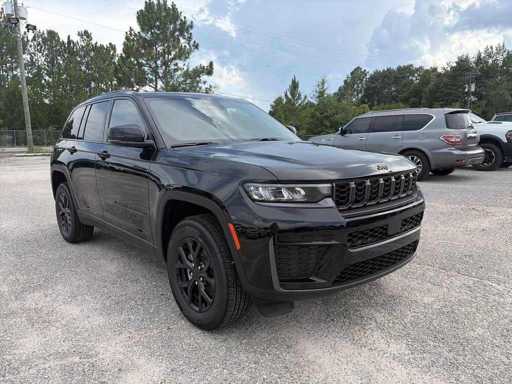 New 2026 Diamond Black Crystal Pearl-Coat Exterior Paint Jeep Altitude image 8